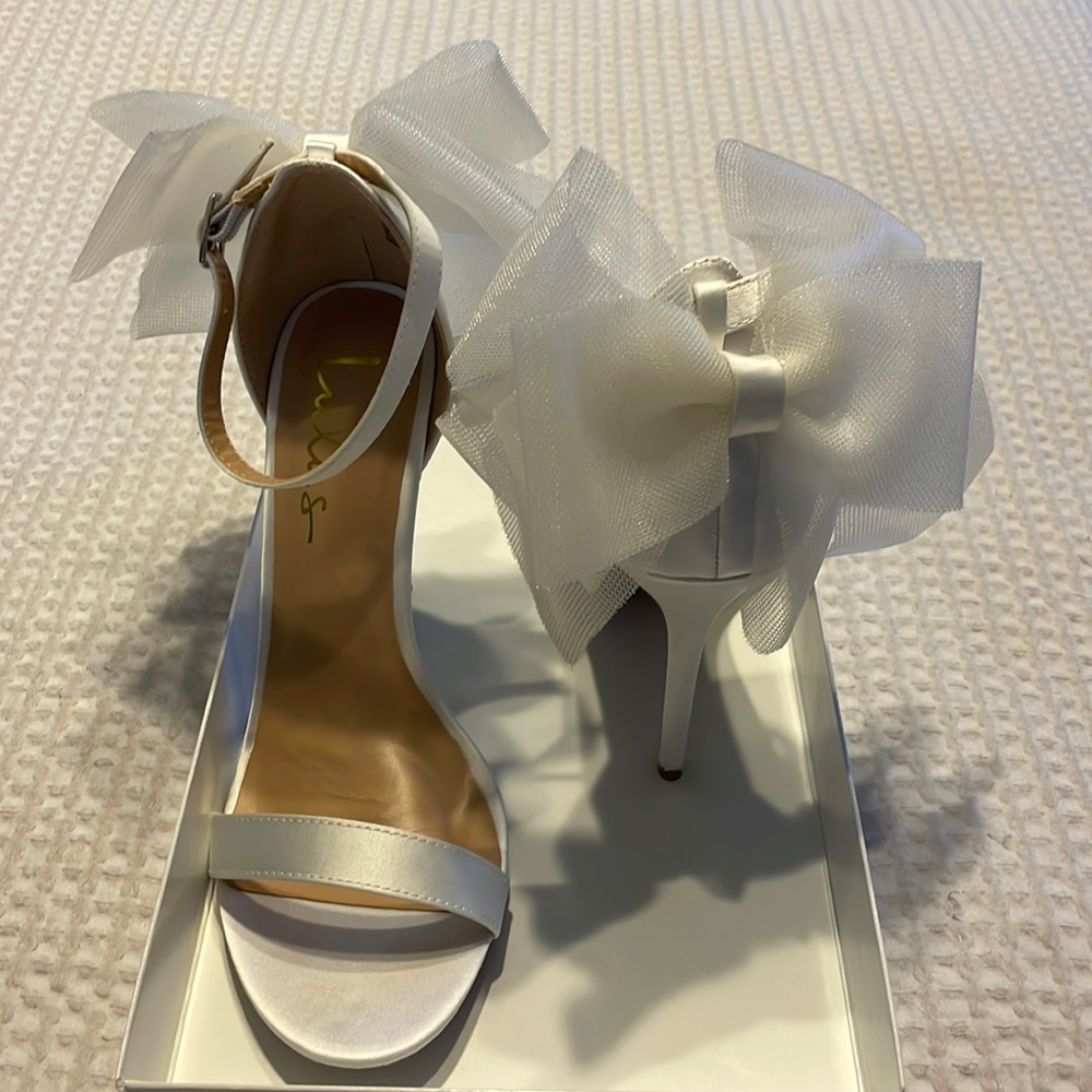Lulus satin bow heels